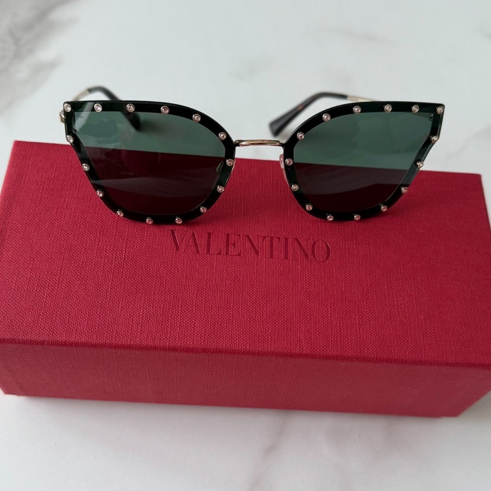 Authentic Valentino Garavani Crystal rockstuds black frame Sunglasses